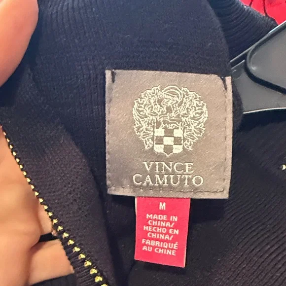 Elegant Black Dress with Gold Accents - Picture 8 of 8